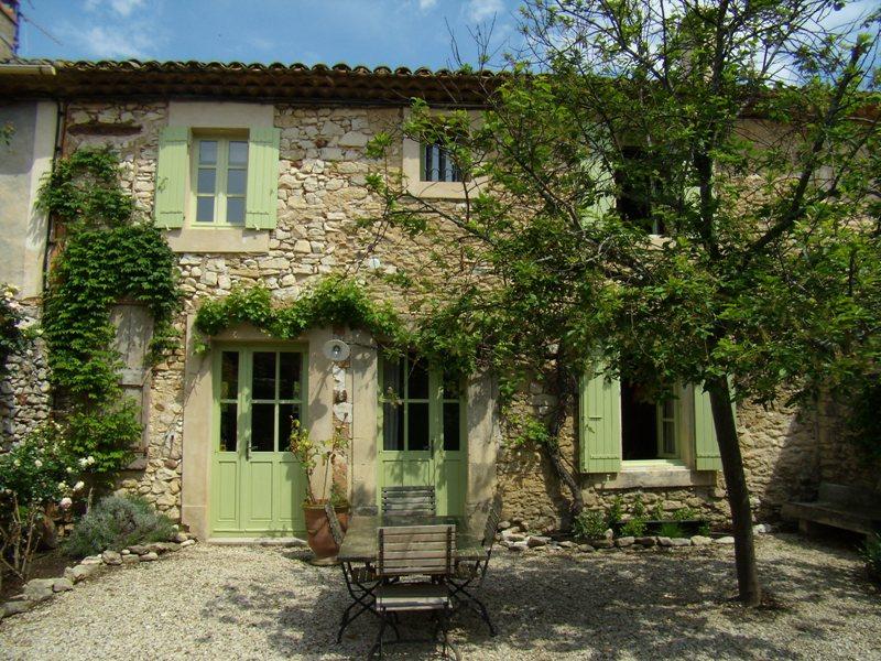 Notre zone d'activité pour ce service Recherche un hameau privé avec édifice religieux historique du 18ème siècle
